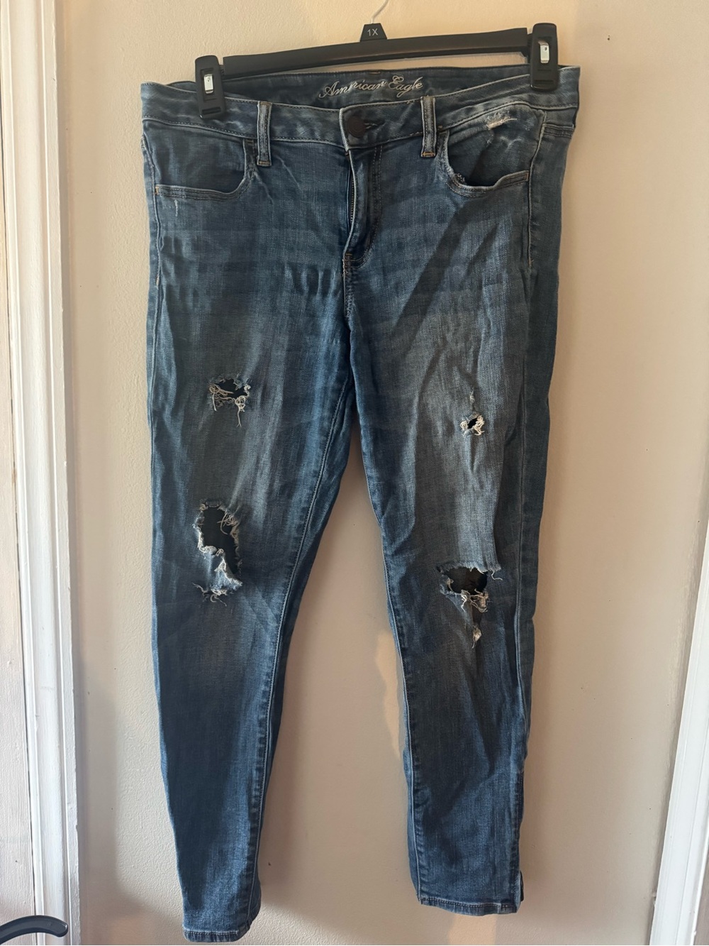 American Eagle Outfitters Women's Distressed Blue Jeans